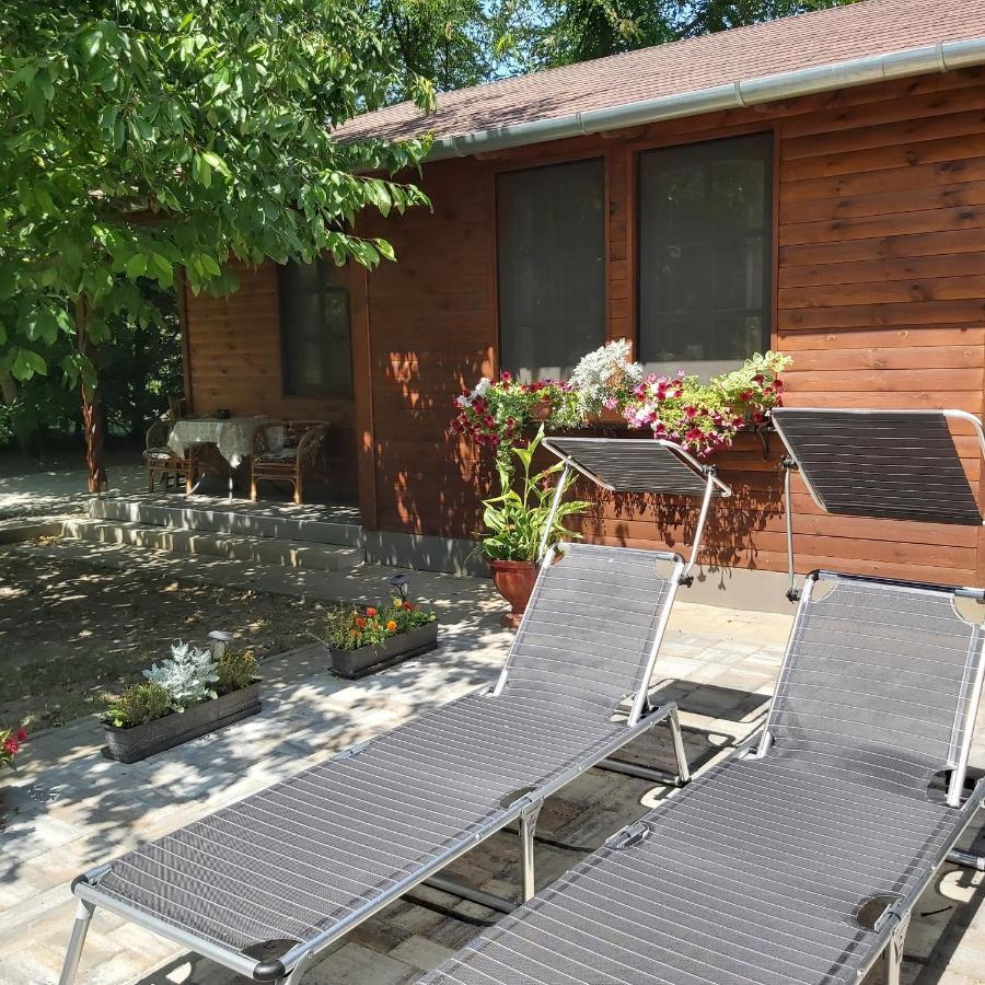 Melinda nyaralóház Balatonkenese Exterior foto