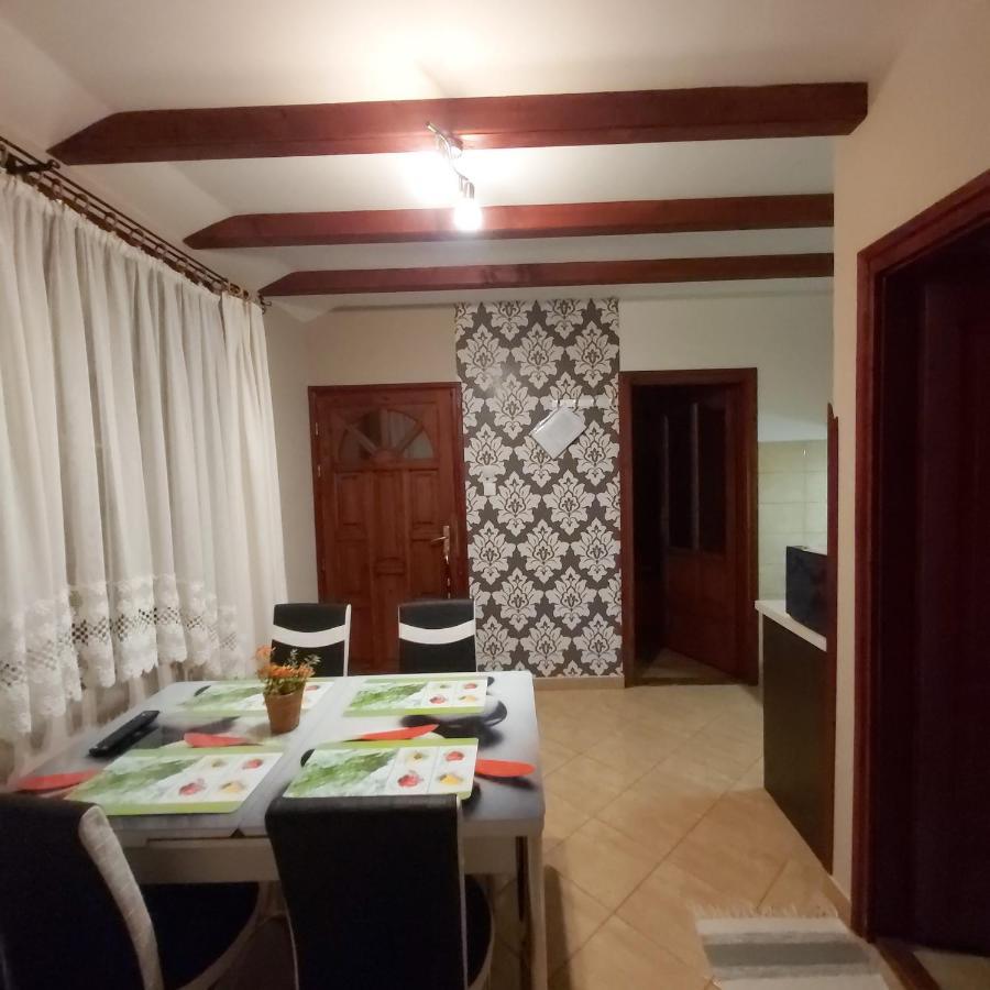 Melinda nyaralóház Balatonkenese Exterior foto
